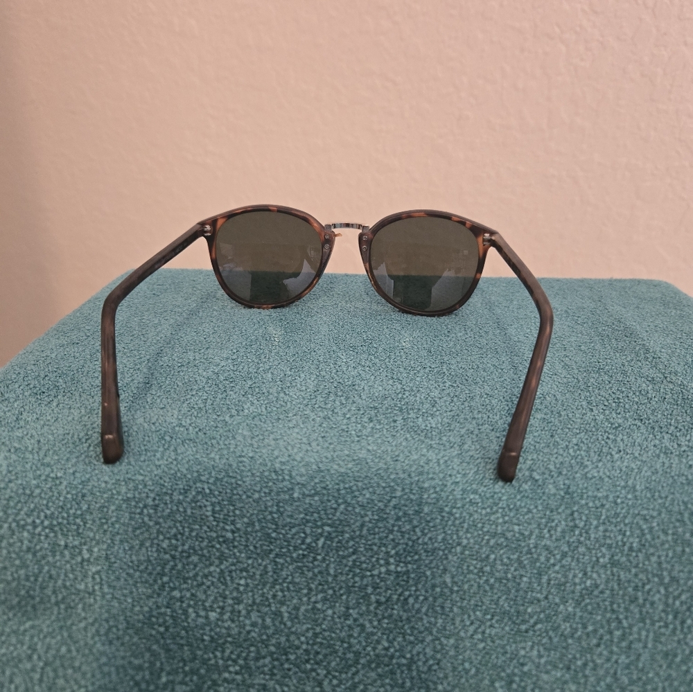 Sunglasses - Picture 2 of 5